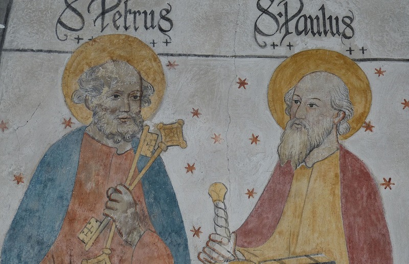 Falco, Pixabay Petrus wird mit dem Schlüssel dargestellt, Paulus mit Buch und Schwert.